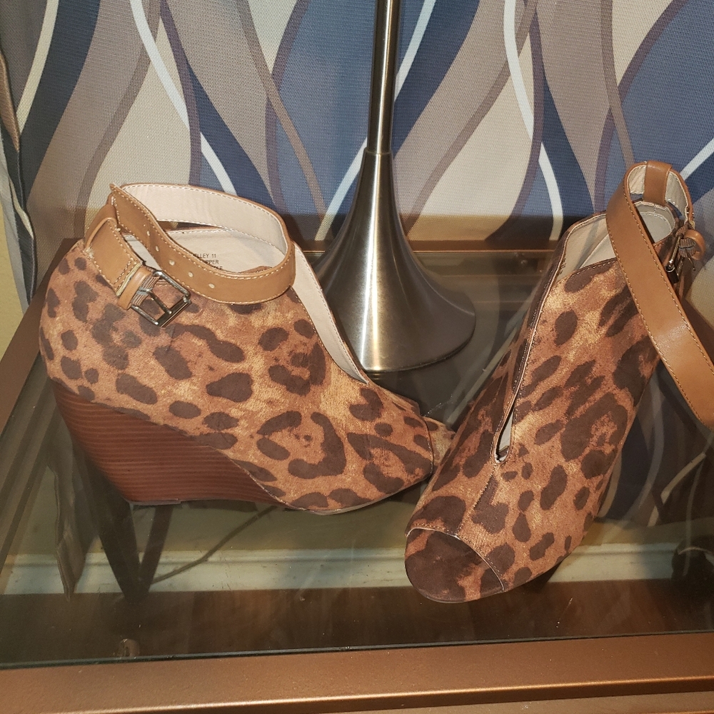 Shoes - Picture 2 of 4